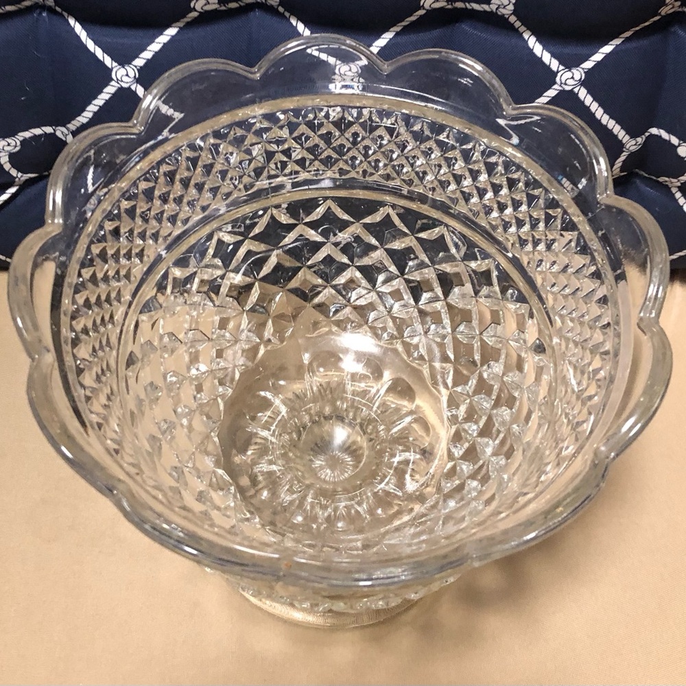 Vintage Anchor Hocking Wexford Glass 8” Wide Pedestal Fruit Bowl